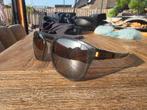 Oakley Zonnebril - Stijlvol en Beschermend, Zonnebril, Zwart, Ophalen of Verzenden, Zo goed als nieuw