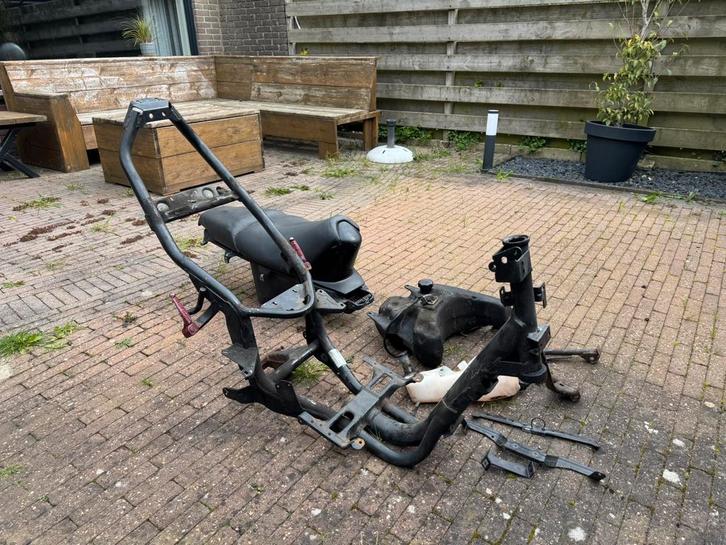 Aprilia sr 125/150/180cc frame en onderdelen (alles €50,-), Fietsen en Brommers, Brommeronderdelen | Scooters, Gebruikt, Aprilia