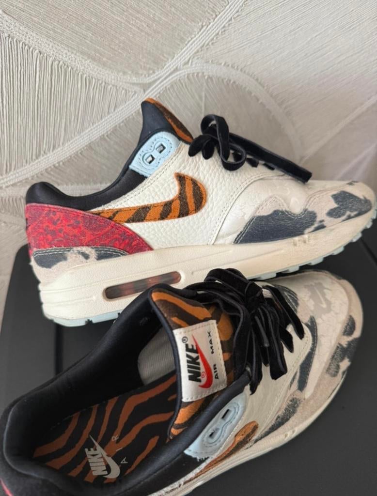 Nike Air Max 1 '87 "Great Indoors" Tiger Swoosh FD0827-133, Ophalen of Verzenden, Zo goed als nieuw, Overige kleuren, Sneakers of Gympen