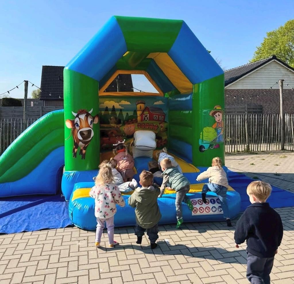 Te huur! Springkussen boerderij met glijbaan, Ophalen, Zo goed als nieuw