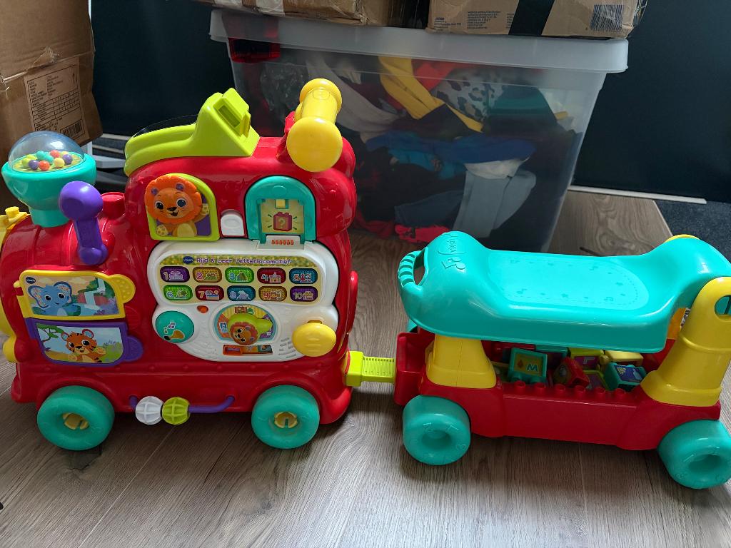 Mooie zit/loop trein vtech, Ophalen, Zo goed als nieuw, 6 maanden tot 2 jaar