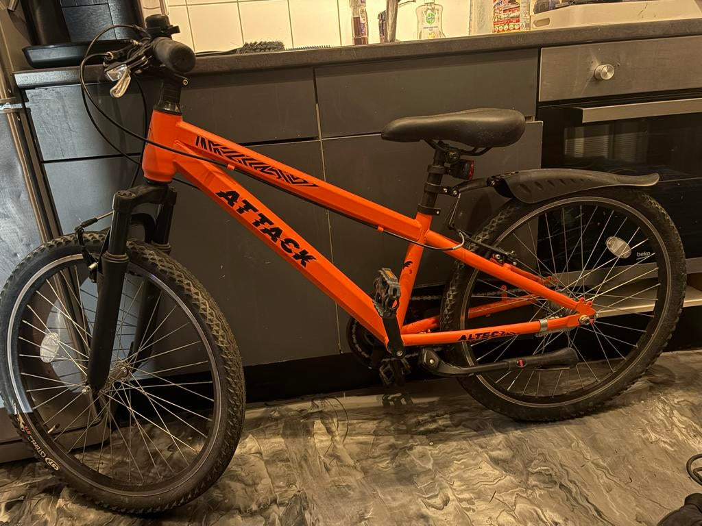 Altec Attack kinderfiets - Oranje, 24 inch, Fietsen en Brommers, Fietsen | Jongens, Ophalen of Verzenden, Gebruikt, 24 inch, Handrem