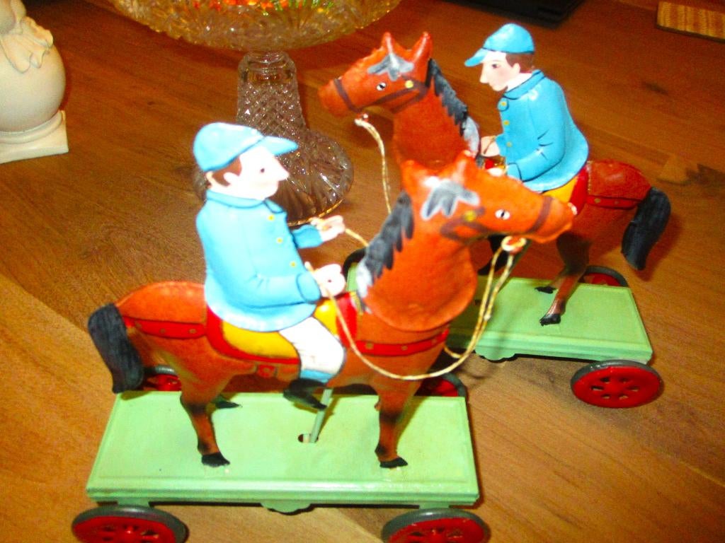 Twee paarden speelgoed het is Antiek look, Ophalen of Verzenden