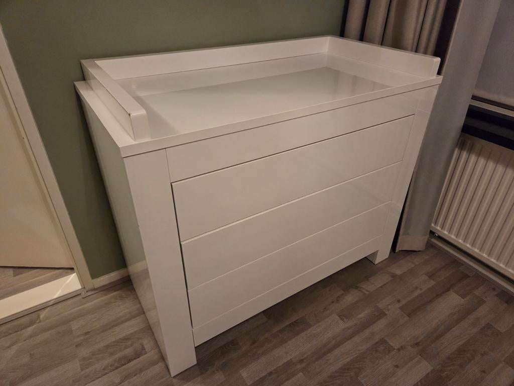 Kidsmill Alaska babykamer: commode, wandplank, peuterbed,, Ophalen, Gebruikt, 140 tot 160 cm, 70 tot 85 cm