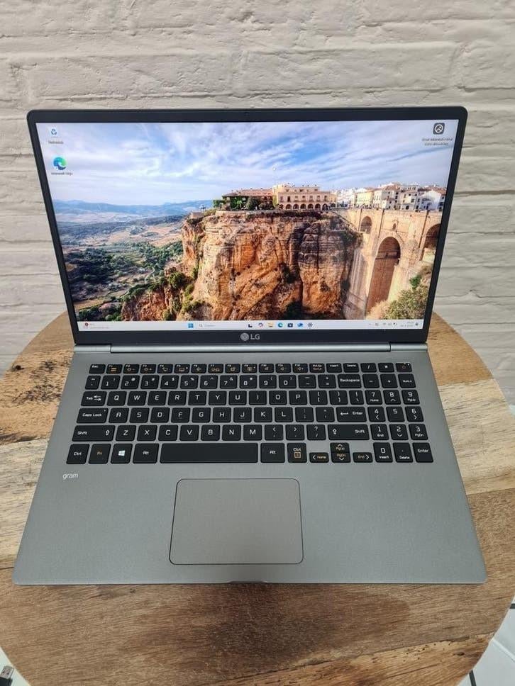 LG Gram 15.6" i7 16GB RAM 512GB SSD FHD Touch QWERTY, Core i7, Met touchscreen, Ophalen of Verzenden, Zo goed als nieuw