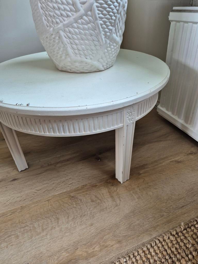 Brocante witte ronde bijzettafel / plantentafel, 32cm hoog, Huis en Inrichting, Ophalen, Minder dan 45 cm, Gebruikt, Rond