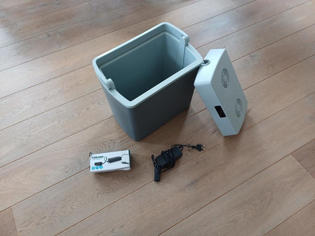 Tristar grijze koelbox BL35001 met adapter voor auto/thuis, Ophalen of Verzenden, Zo goed als nieuw, Koelbox, Elektrisch