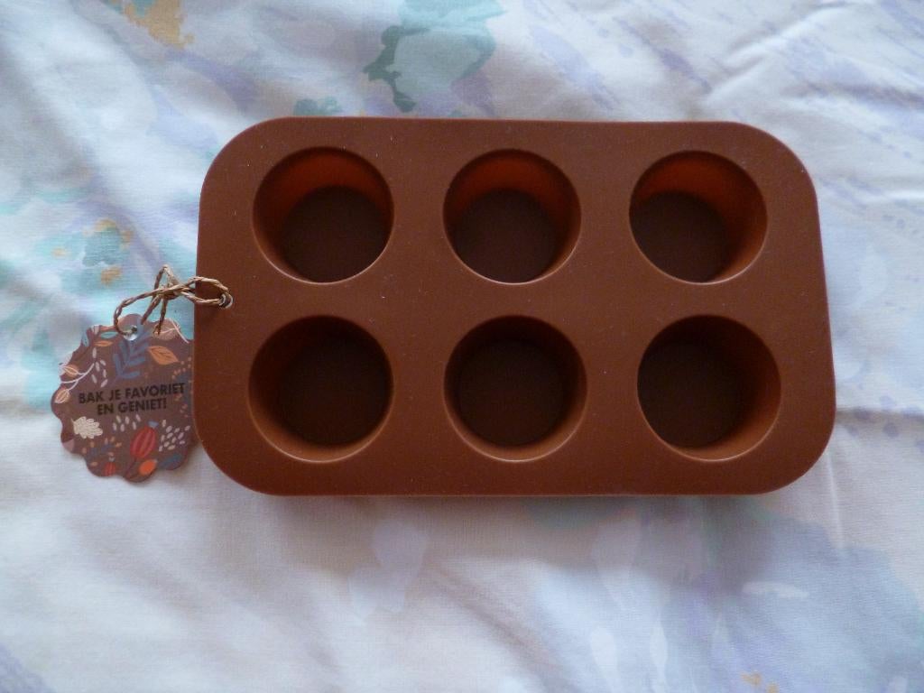 NIEUW bruin siliconen bakvorm voor 6 cakejes, Ophalen of Verzenden, Nieuw, Cupcakes, Bakvorm