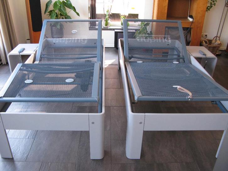 2x Auping Auronde 90x200 elektrisch en tafeltje, Huis en Inrichting, Slaapkamer | Bedden, Gebruikt, Eenpersoons, 90 cm, 200 cm