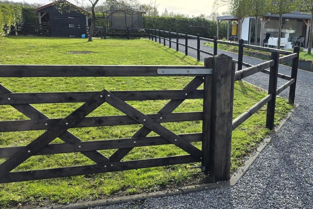 Paarden omheining/weidehek/landhek en poorten, Weidegang, 2 of 3 paarden of pony's