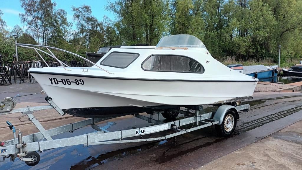 SHETLAND 535 KAJUITBOOT INCLUSIEF GEREMDE KALFTRAILER, Ophalen, 70 tot 120 pk, 3 tot 6 meter, Buitenboordmotor