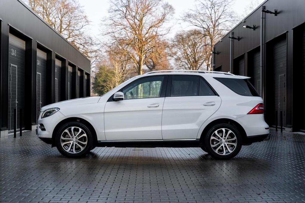 Mercedes M-klasse ML250 *Leder* Navi* LED* Carplay* Trekhaak, Auto's, Mercedes-Benz, Automaat, 2950 kg, Gebruikt, 4 cilinders