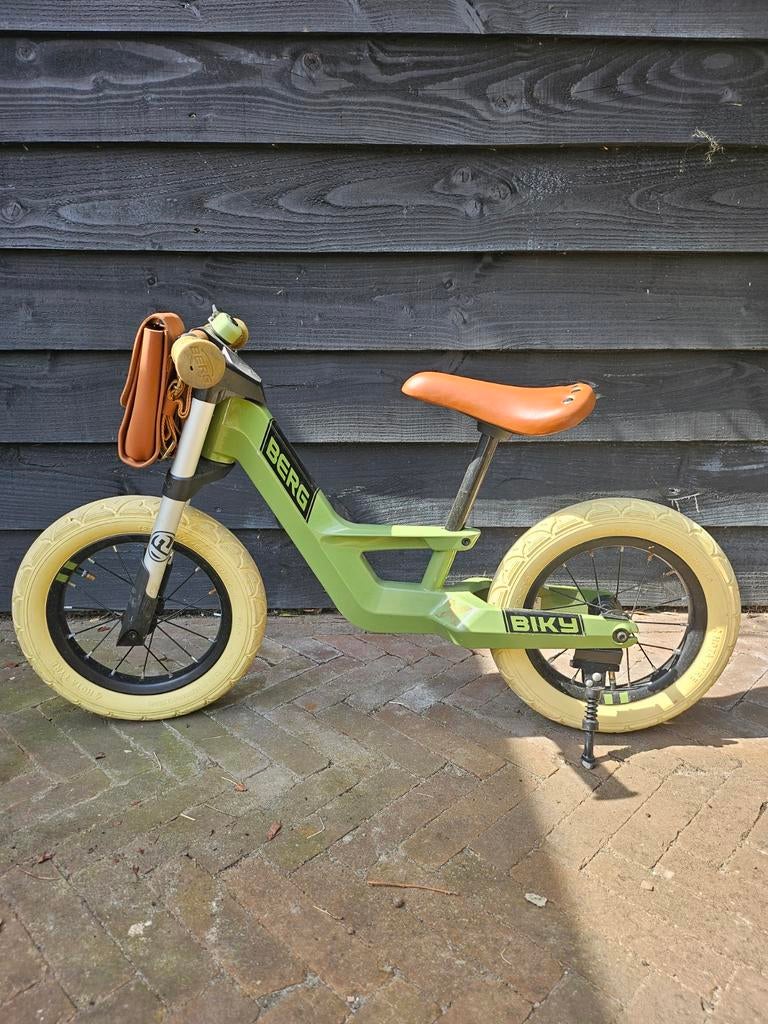 BERG Biky loopfiets 12 inch – stoer groen, Kinderen en Baby's, Speelgoed | Buiten | Voertuigen en Loopfietsen, Ophalen, Zo goed als nieuw