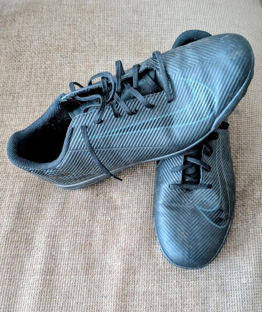 Nike buitengym- /voetbalschoenen Mercurial Vapor 16 Club, Sport en Fitness, Voetbal, Gebruikt, Maat XS of kleiner, Schoenen, Ophalen of Verzenden