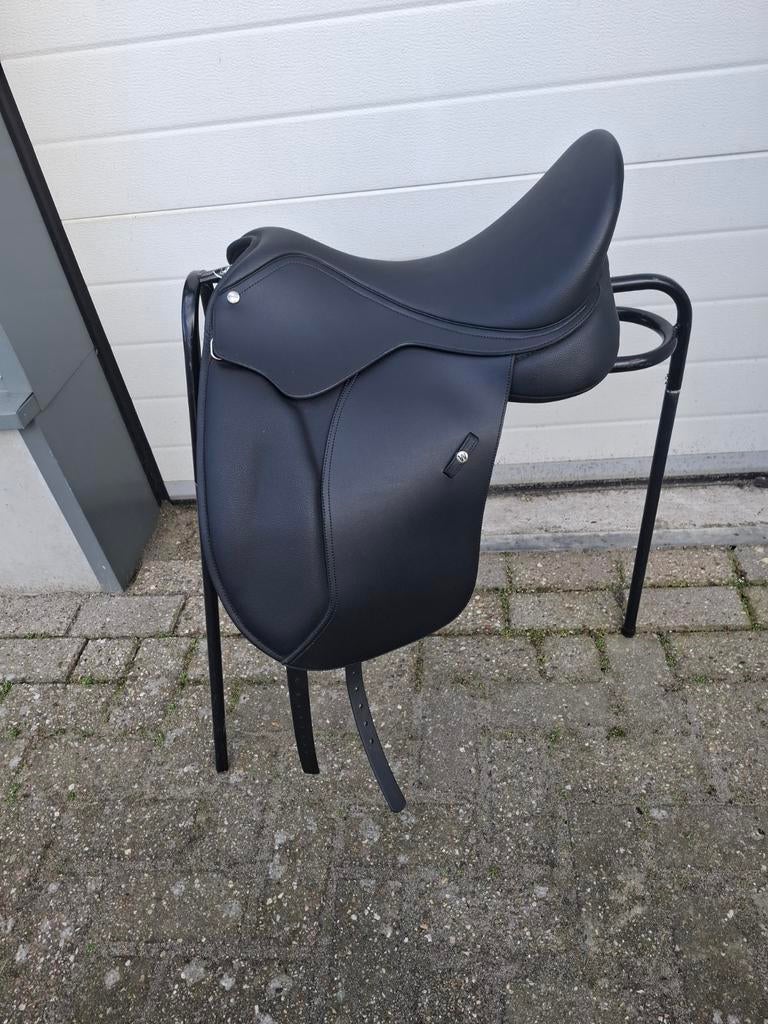 Nieuw wintec 500 hart 17 dressuur, Dieren en Toebehoren, Paarden en Pony's | Zadels, Dressuur, Ophalen of Verzenden, Zo goed als nieuw