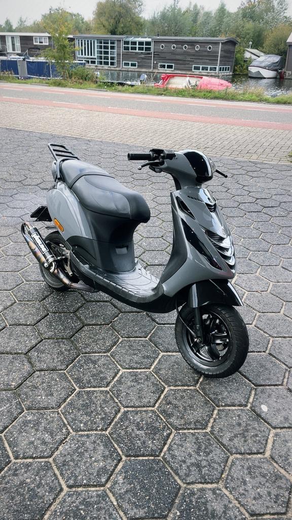 Zip 70cc lc, Fietsen en Brommers, Scooters | Piaggio, Zo goed als nieuw, Zip, Maximaal 45 km/u, Tweetakt, Ophalen