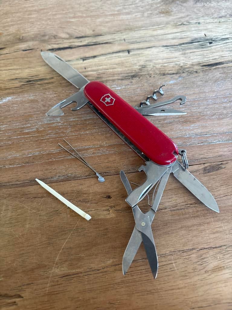 Victorinox Climber Zwitsers Zakmes - Rood. (€20), Caravans en Kamperen, Kampeergereedschap, Ophalen of Verzenden, Gebruikt