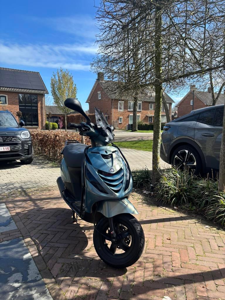 Hele nette piaggio zip euro 4, Fietsen en Brommers, Scooters | Piaggio, Zo goed als nieuw, Zip, Benzine, Ophalen of Verzenden