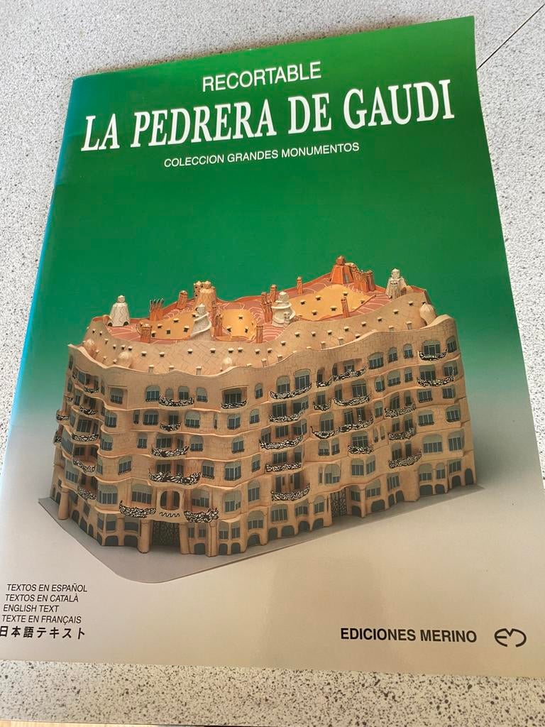 La Pedrera de Gaudi, maquette bouwplaten karton, Ophalen of Verzenden, Zo goed als nieuw, 1:50 tot 1:144