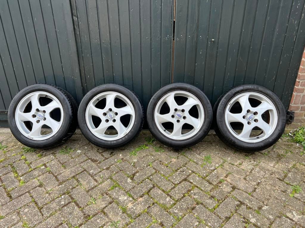 Volvo 16 inch Perfo wielen, Ophalen