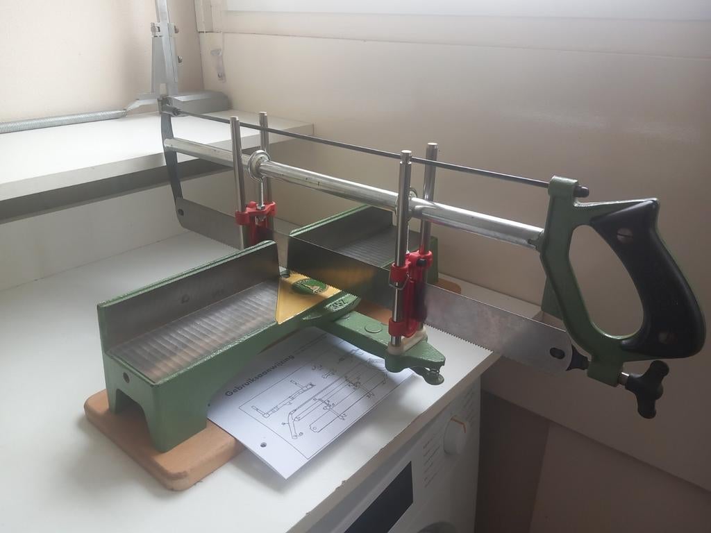 Ulmia 352 verstekzaag verstekbak afkortzaag, Doe-het-zelf en Verbouw, 70 mm of meer, Ophalen of Verzenden, Zo goed als nieuw, Afkortzaag