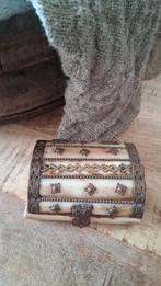 Antieke sieradendoos van been en metaal, Antiek en Kunst, Ophalen of Verzenden