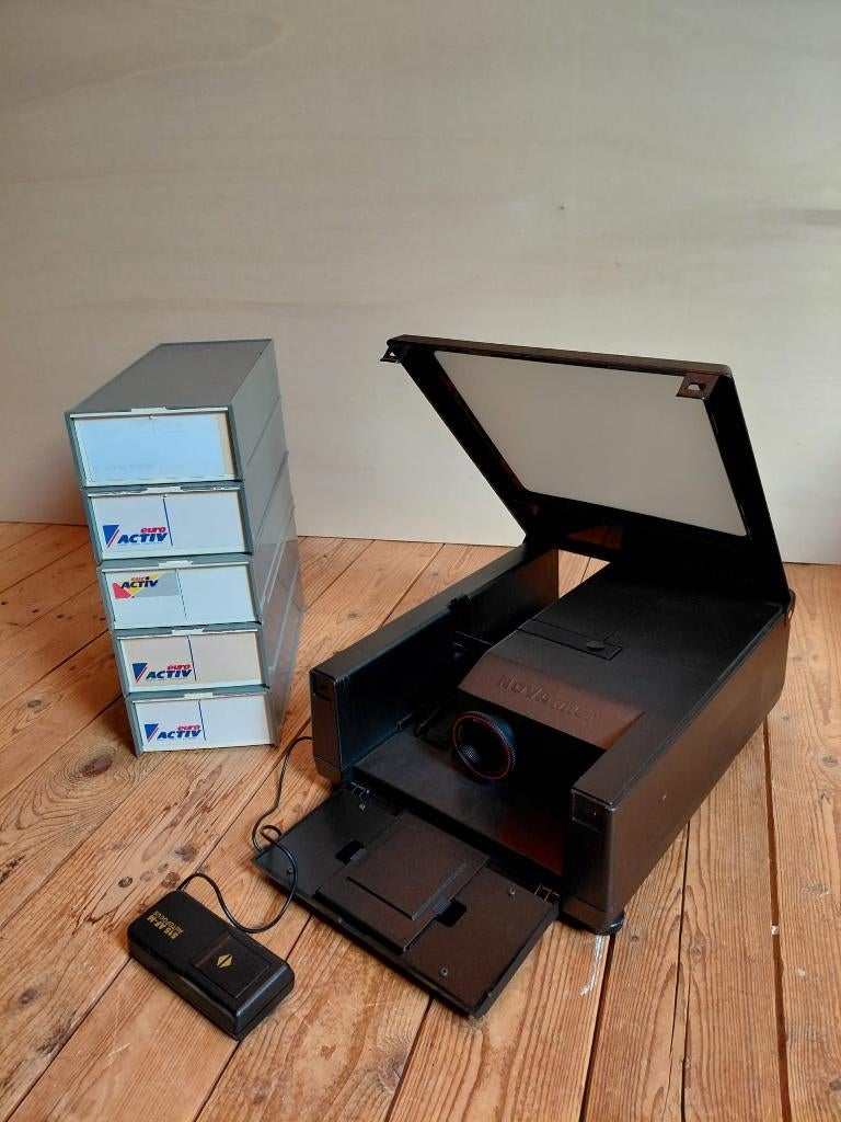Braun Novamat 515-AF M - Diaprojector startset, Ophalen, Zo goed als nieuw, Met scherm