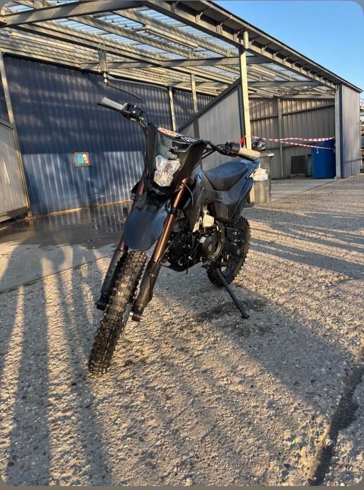 Crossmotor/Pitbike 140cc zo goed als nieuw, Fietsen en Brommers, Zo goed als nieuw, 4 versnellingen, Ophalen, 140 cc