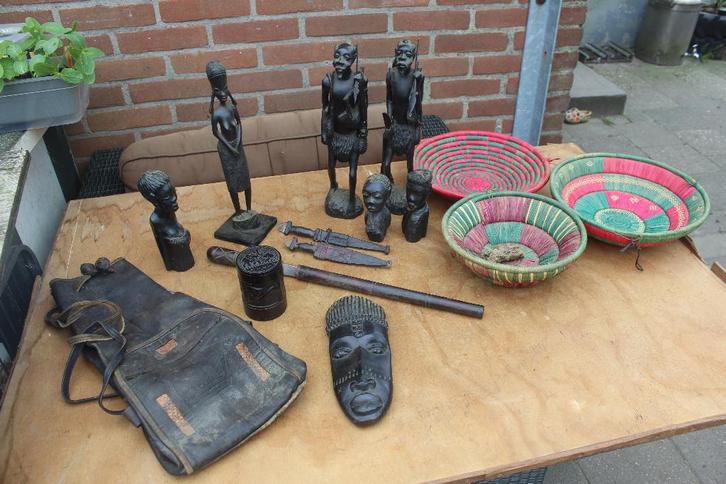 < Verzameling Voorwerpen Uit Afrika Tijdens Reis Jaren 80 >, Antiek en Kunst, Curiosa en Brocante, Ophalen of Verzenden