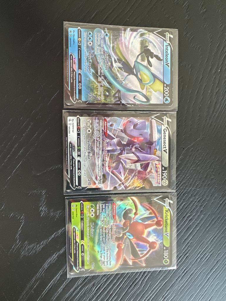 Pokémon V Kaarten: Inteleon V, Genesect V, Kricketune V, Ophalen of Verzenden, Zo goed als nieuw, Meerdere kaarten