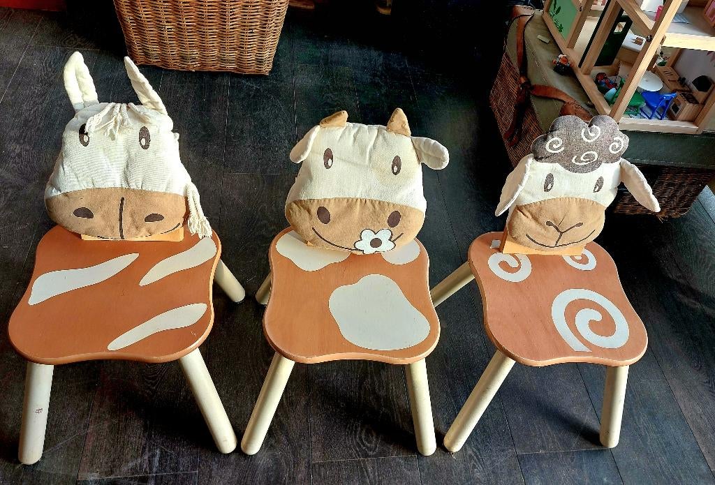 Kindertafel met 3 stoeltjes koe paard schaap, Kinderen en Baby's, Kinderkamer | Tafels en Stoelen, Ophalen, Gebruikt, Tafel(s) en Stoel(en)