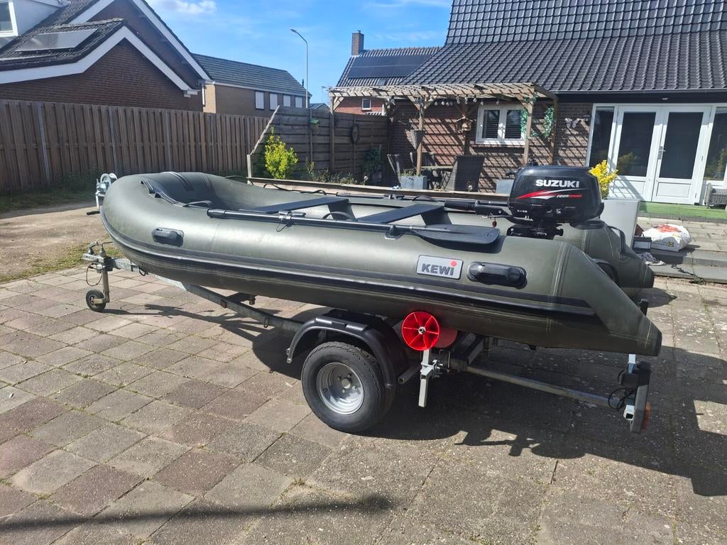 Kewi 360 ribboot groen met motor, trailer en accessoires, Watersport en Boten, Zo goed als nieuw, Benzine, Minder dan 70 pk, Ophalen