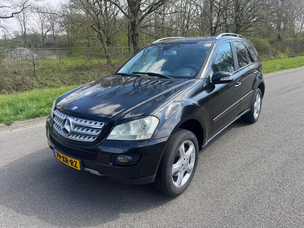 Mercedes-Benz M-Klasse 3.5 Ml350 4MATIC AUT 2006 Zwart, Auto's, Automaat, Zwart, Vierwielaandrijving, 2035 kg