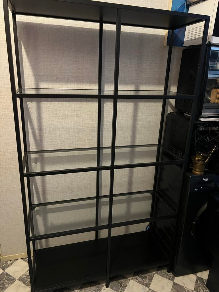 Zwart metalen rek met glazen planken, Huis en Inrichting, Kasten | Stellingkasten, Ophalen of Verzenden, Gebruikt