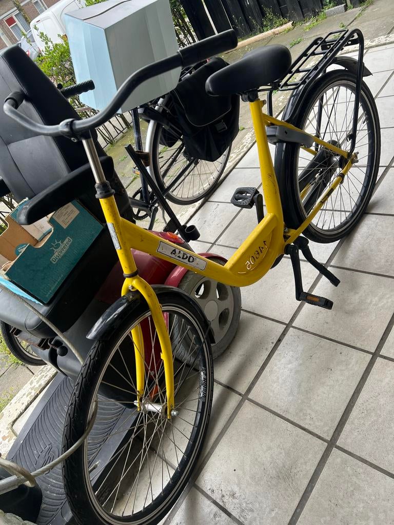Gele fiets met slot - Achterband moet gerepareerd worden, Fietsen en Brommers, Fietsen | Dames | Damesfietsen, 50 tot 53 cm, Ophalen