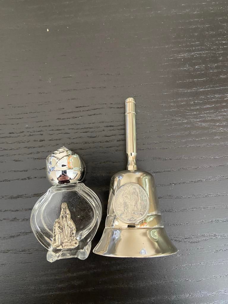 Lourdes Souvenirs: Flesje met Maria en Bel, Ophalen of Verzenden