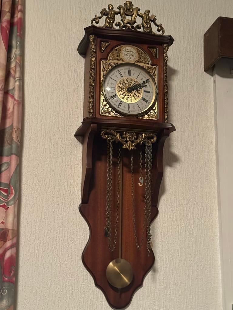 Prachtige Tempus Fugit wandklok met slinger (defect), Antiek en Kunst, Antiek | Klokken, Ophalen