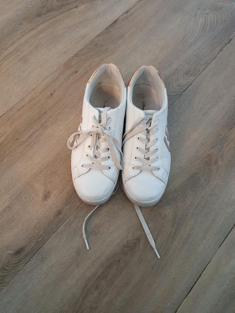 Schoenen love, Kleding | Dames, Schoenen, Wit, Ophalen of Verzenden, Sneakers of Gympen, Zo goed als nieuw