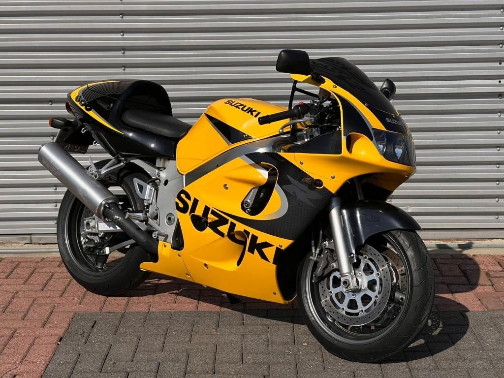 Suzuki GSX 600 R | 20563KM!! | 1999 | 110PK, 4 cilinders, Motorrijbewijs A, Bedrijf, Super Sport
