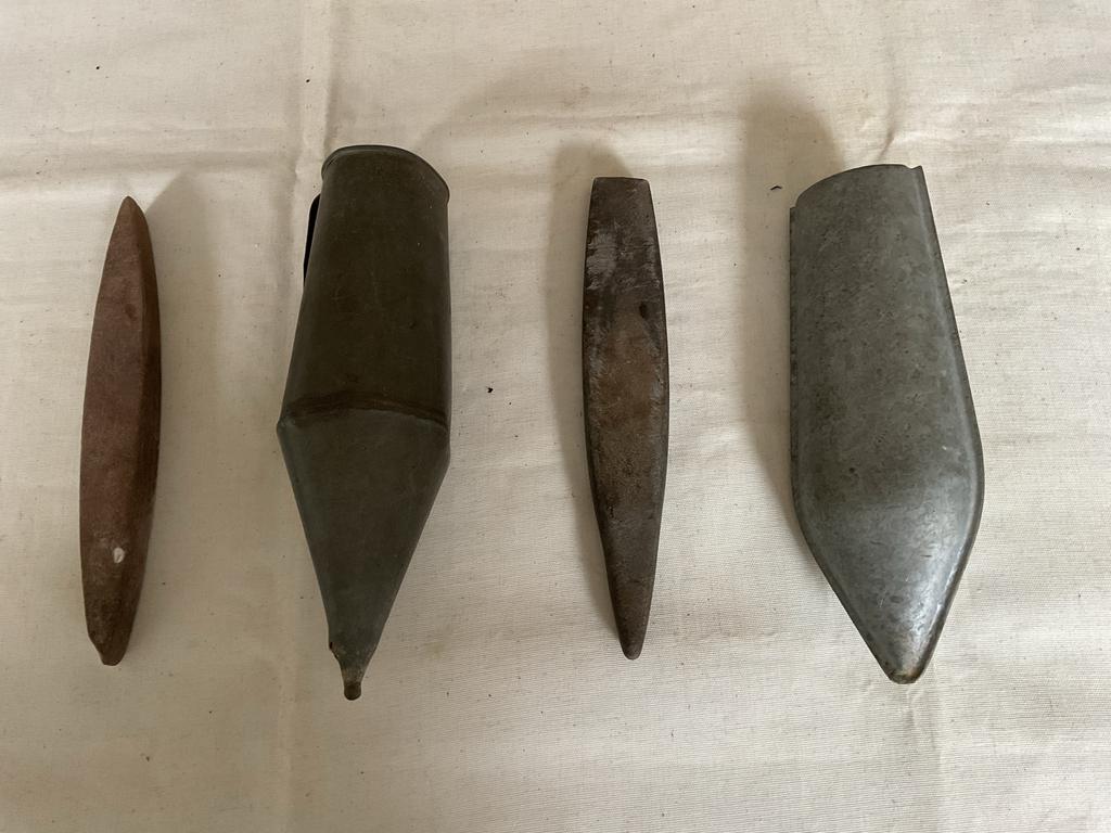 Oude gereedschappen - 2 wetsteen met blik voor de zeis., Ophalen of Verzenden