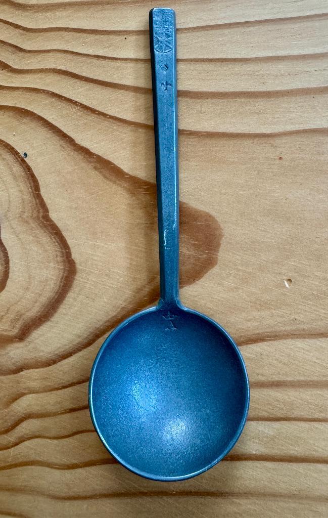 Antieke tinnen lepel met wapenstempel – 18 cm lang, Antiek en Kunst, Antiek | Tin, Ophalen of Verzenden