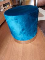 Blauwe poef met goudkleurig voet + grijze hoes, Huis en Inrichting, Banken | Voetenbanken en Poefen, Ophalen, Minder dan 50 cm