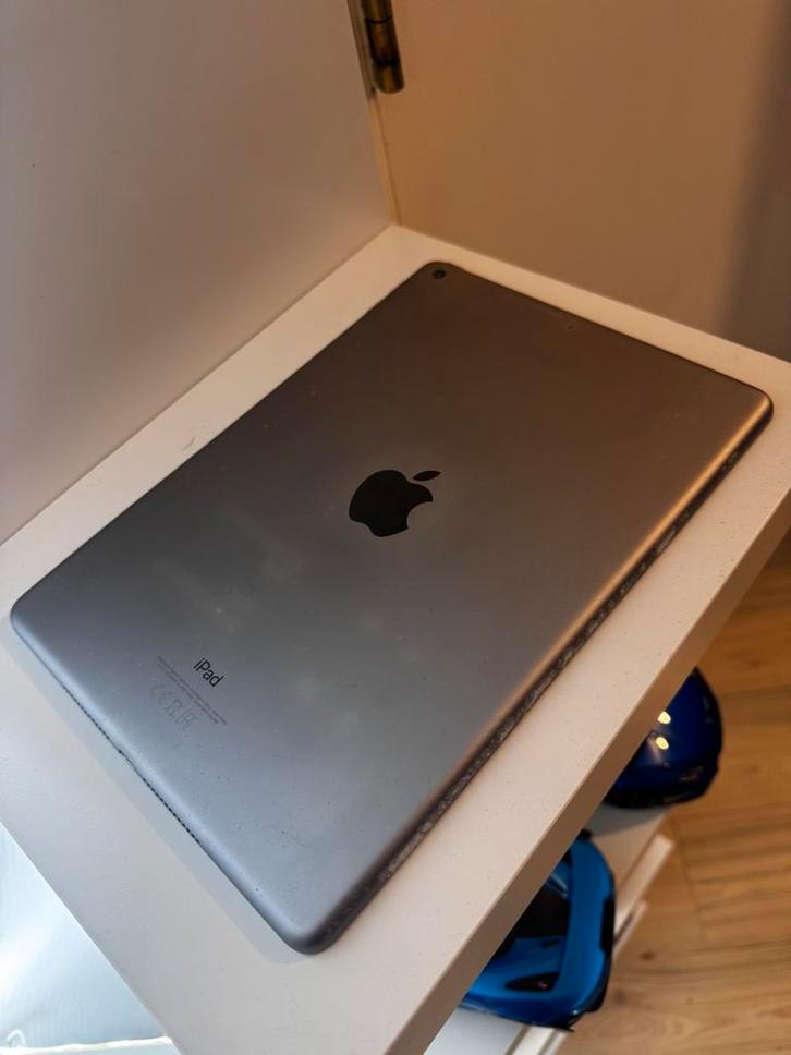 Ipad 128gb 6e generatie (2018), Computers en Software, Apple iPads, Gebruikt, Apple iPad, Wi-Fi, 10 inch, 128 GB, Grijs, Ophalen