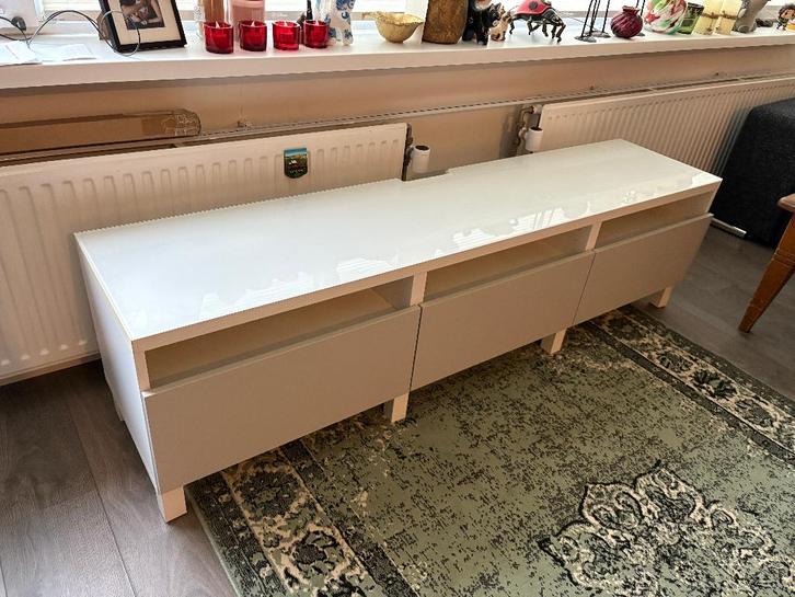 Ikea BESTÅ TV Meubel met glasplaat, hoogglans wit, Huis en Inrichting, Kasten | Televisiemeubels, Gebruikt, Minder dan 100 cm