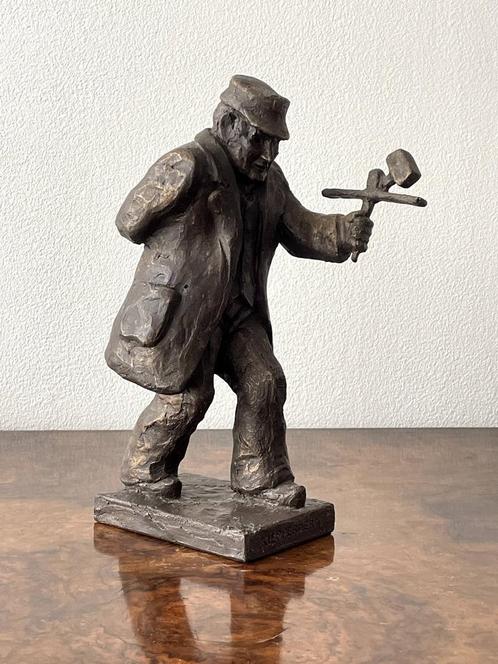 KLEPPERDERK 25 cm. Hellendoorn naar F.B. ten Tusscher, Verzamelen, Beelden en Beeldjes, Zo goed als nieuw, Mens, Ophalen of Verzenden