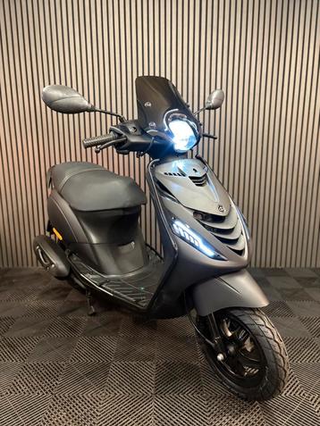 PIAGGIO ZIP 4T 3V BROM 2020 MAT ZWART FULL OPTION beschikbaar voor biedingen