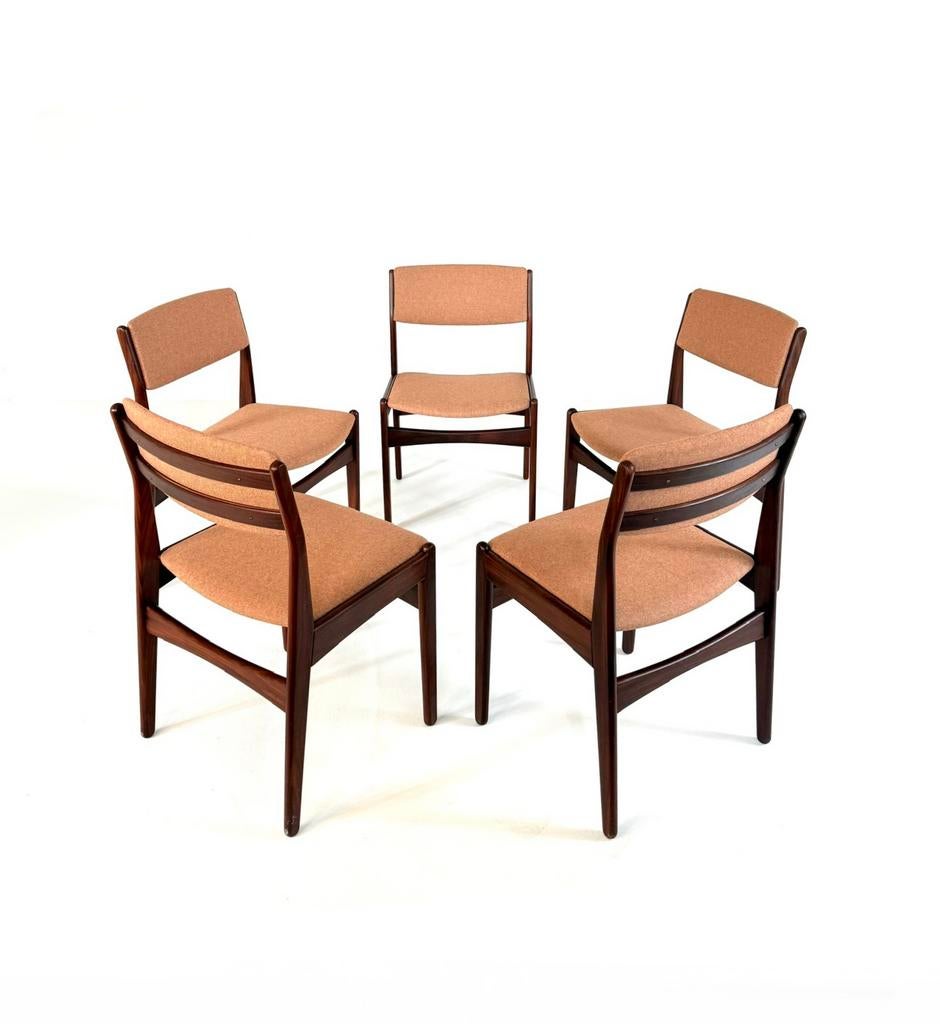 Set van 5 gerestaureerde Hans Olsen eetkamerstoelen ‘60, Ophalen of Verzenden, Zo goed als nieuw, Stof, Vijf, Zes of meer stoelen