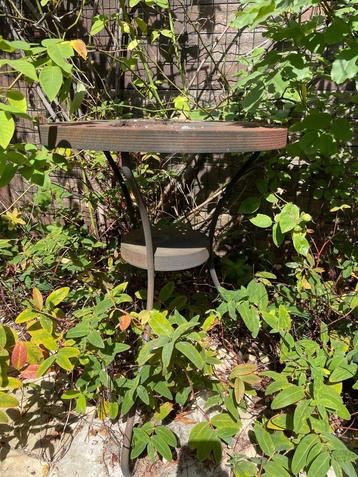 2 X Hoog metalen tafeltje voor een leuk hoekje in de tuin beschikbaar voor biedingen