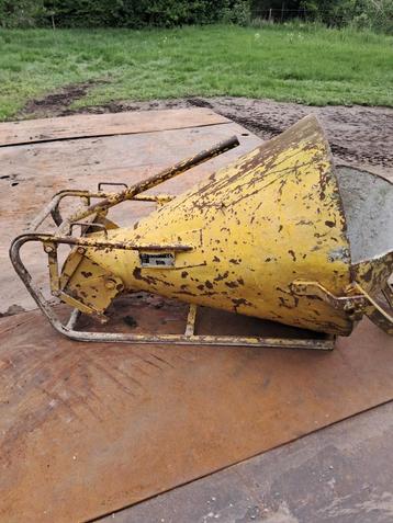 Te koop betonkubel kubel 400 liter beschikbaar voor biedingen