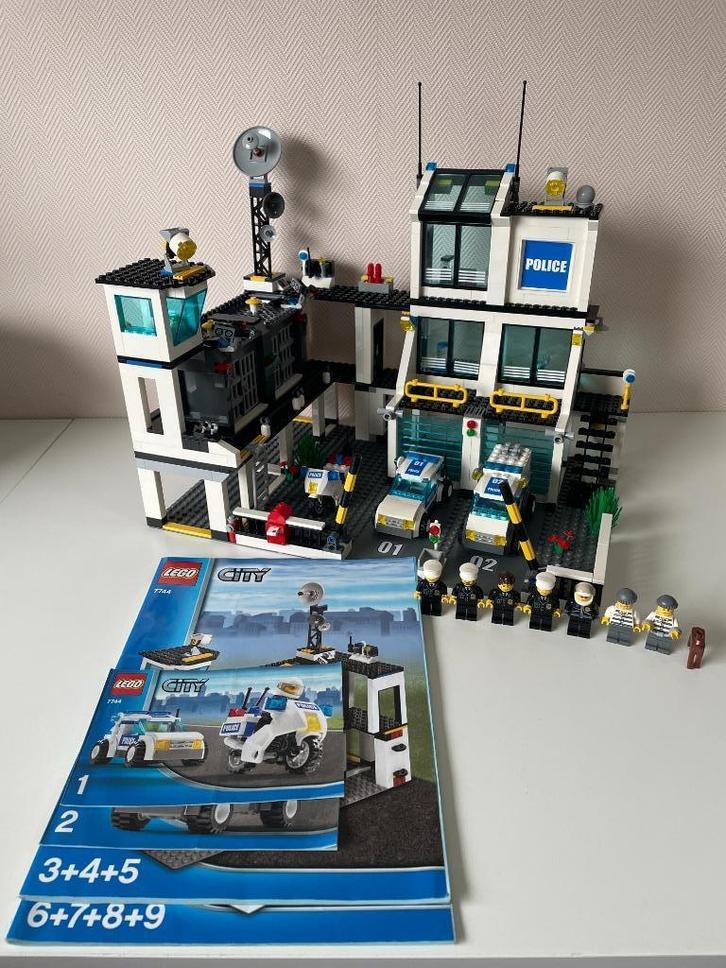 Lego City 7744 Politieburo, Kinderen en Baby's, Speelgoed | Duplo en Lego, Zo goed als nieuw, Lego, Complete set, Ophalen of Verzenden